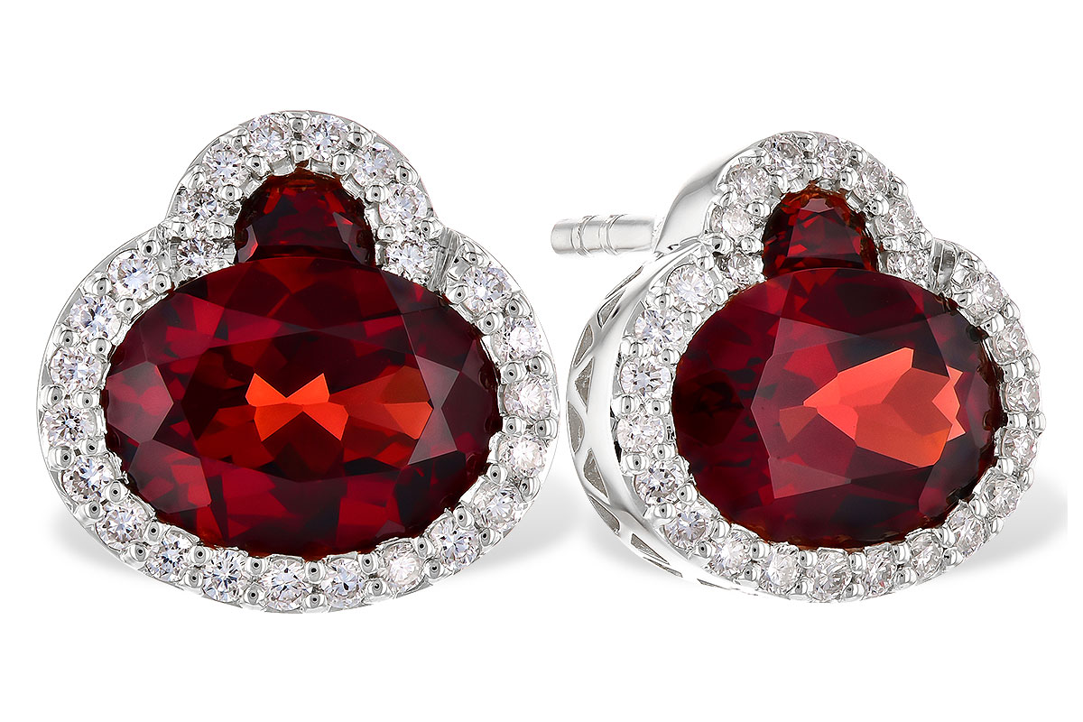 G282-08168: EARR 2.85 TW GARNET 3.06 TGW